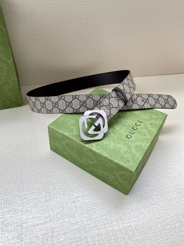 スーパーコピーグッチベルト着用イメージ